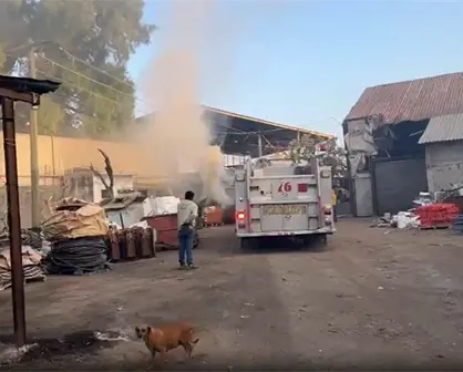 Incendio consume bodega abandonada en Guadalupe y causa alarma entre vecinos