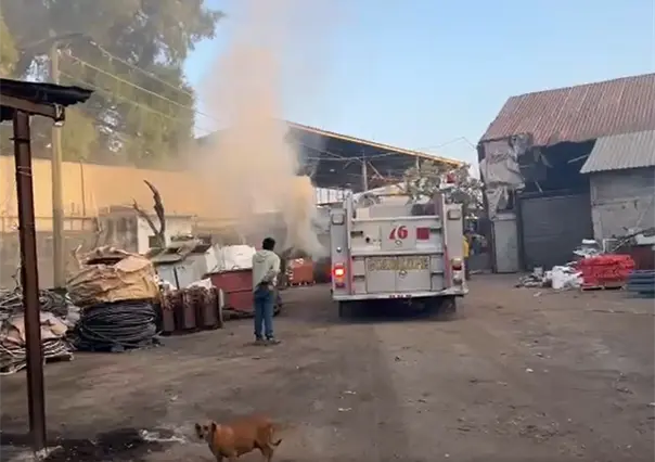Incendio consume bodega abandonada en Guadalupe y causa alarma entre vecinos