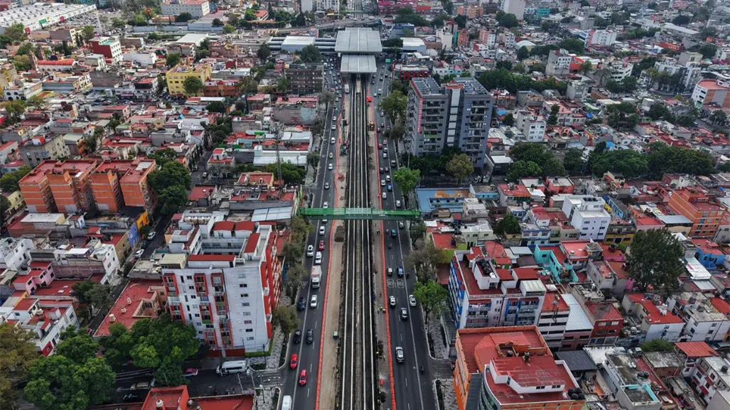 FOTOS | Así luce la construcción de la calzada flotante sobre la Línea 2 del Metro CDMX