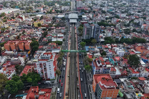 FOTOS | Así luce la construcción de la calzada flotante sobre la Línea 2 del Metro CDMX
