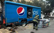 Camión refresquero cae en socavón en la Del Valle; CDMX suma más de 160 hundimientos este año Camión refresquero cae en socavón en la Del Valle; CDMX suma más de 160 hundimientos este año