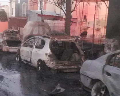 Incendio en Santa Catarina afecta a 15 vehículos y  8 casas