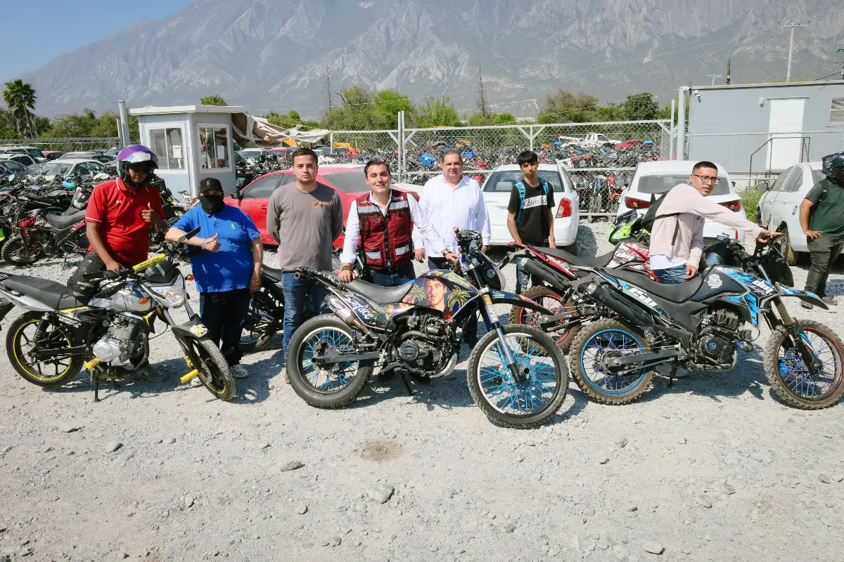 Manuel Guerra lanza programas “Rescata tu moto” y “Recupera la mamalona” en apoyo a familias de García. Foto: Gobierno de García.