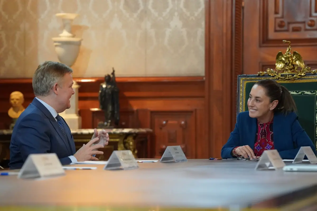 Scott Thomson y Claudia Sheinbaum en Palacio Nacional Foto: X(Twitter) @Claudiashein