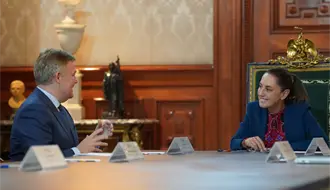Claudia Sheinbaum recibe al presidente y director ejecutivo de Scotiabank, Scott Thomson