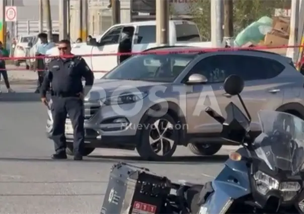 Ejecutan a balazos a un hombre en Santa Catarina, mientras circulaba en su vehículo