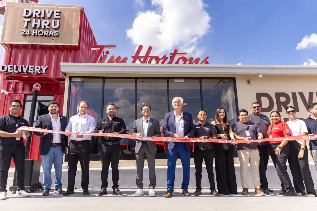 El alcalde Félix Arratia, inauguró la primera sucursal de Tim Hortons en el municipio de Juárez, Nuevo León. Foto: Gobierno de Juárez