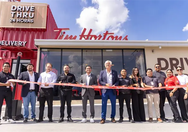 Félix Arratia inaugura sucursales de Tim Hortons y Bodega Aurrerá para el desarrollo económico de Juárez