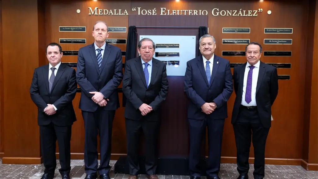 UANL entrega la medalla Dr. José Eleuterio González a destacados en medicina y arte