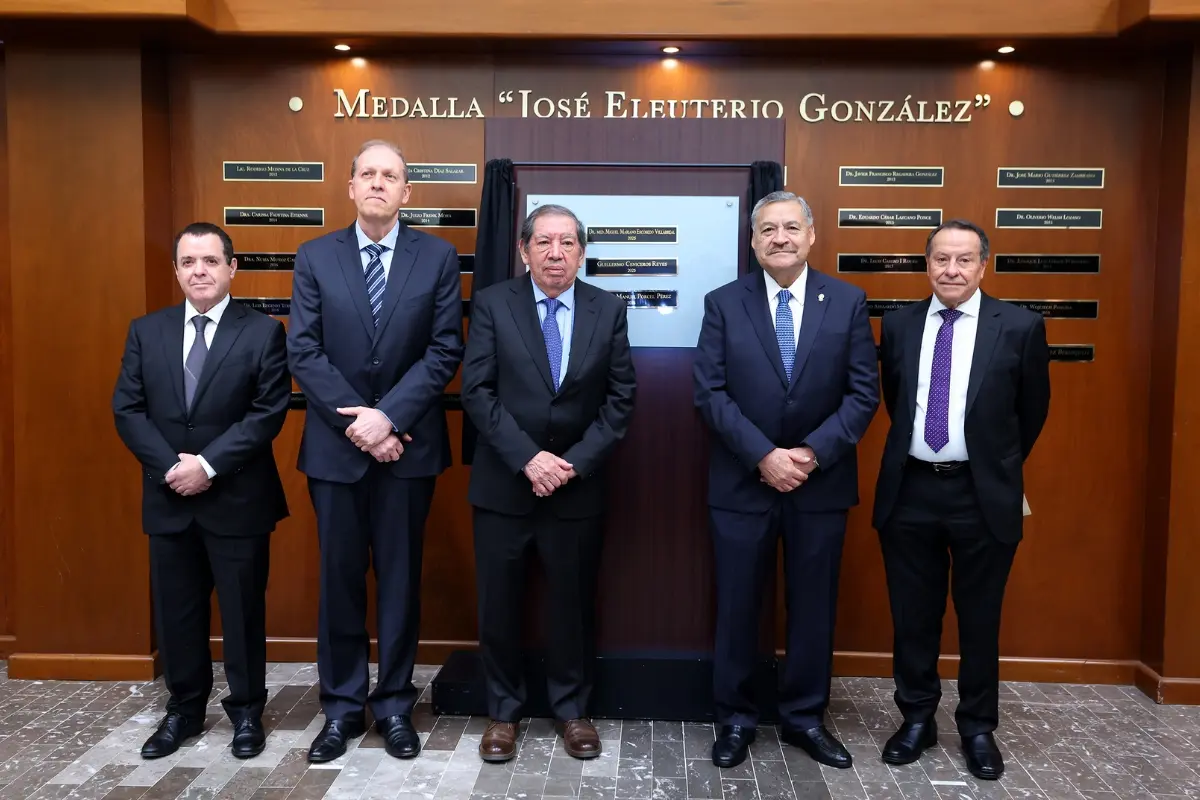El Rector Santos Guzmán López, la ceremonia de entrega de la medalla Dr. José Eleuterio González, en el marco del Día del Médico y de la Semana del Hospital Universitario. Foto: UANL