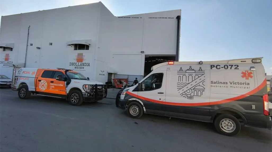 Elevador cae sobre persona en zona industrial de Salinas Victoria, Nuevo León