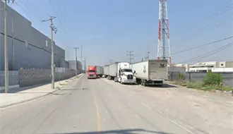 Elevador cae sobre persona en zona industrial de Salinas Victoria, Nuevo León