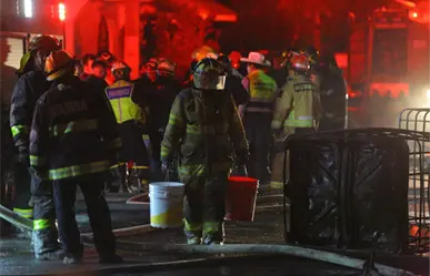 Siete horas de fuego en Ecatepec: sofocan incendio en fábrica clandestina de colchones