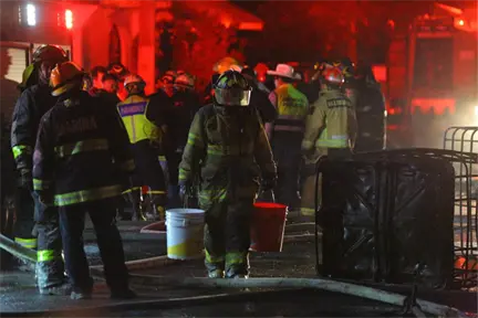 Siete horas de fuego en Ecatepec: sofocan incendio en fábrica clandestina de colchones Siete horas de fuego en Ecatepec: sofocan incendio en fábrica clandestina de colchones