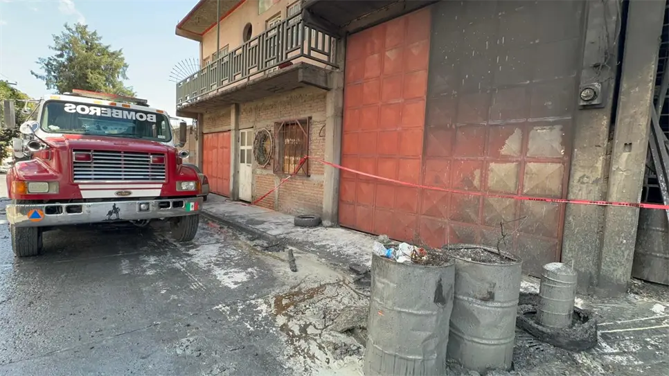 Incendio en fábrica de Ecatepec deja cuatro viviendas con afectaciones por las llamas Incendio en fábrica de Ecatepec deja cuatro viviendas con afectaciones por las llamas