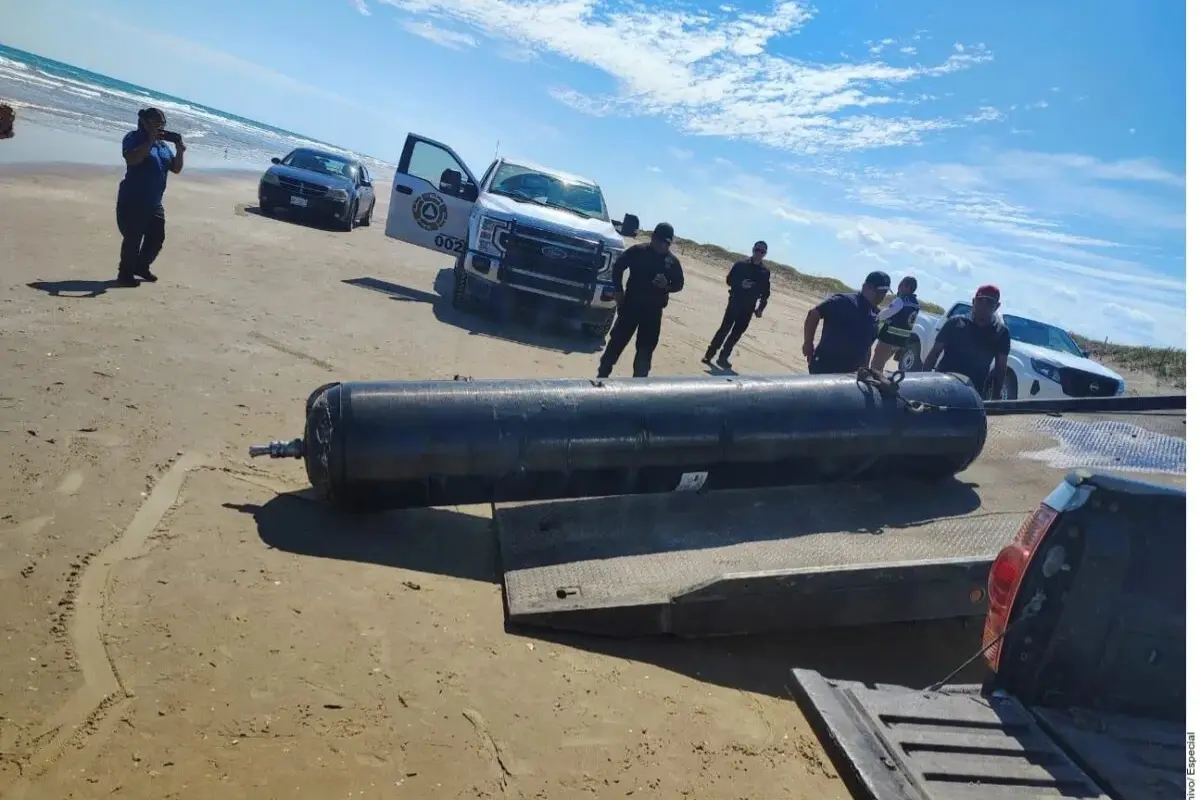 El alcalde de Matamoros, Alberto Granados Fávila, confirmó que la compañía enviará una empresa externa especializada para sanear el área y evitar daños al ecosistema costero. Foto: Protección Civil