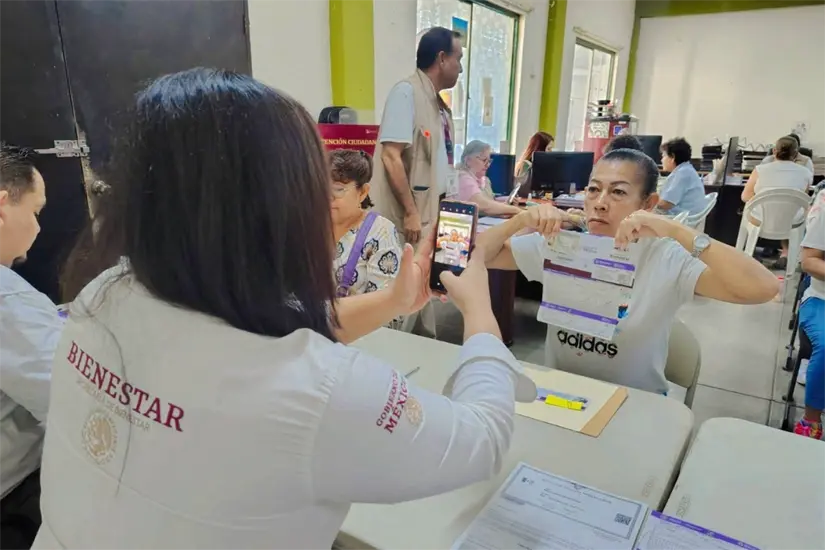 De acuerdo con la Delegación Estatal de Bienestar, 47 mil mujeres ya cuentan con su tarjeta, mientras que 34 mil de ellas ya están recibiendo el depósito. Foto: Ramón Sánchez