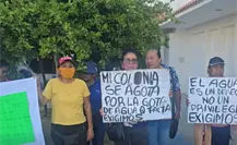 Protestan en Cabo San Lucas contra OOMSAPAS por desabasto de agua y recibos de hasta 1,600 pesos Protestan en Cabo San Lucas contra OOMSAPAS por desabasto de agua y recibos de hasta 1,600 pesos