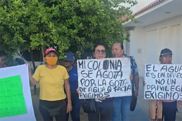 Protestan en Cabo San Lucas contra OOMSAPAS por desabasto de agua y recibos de hasta 1,600 pesos
