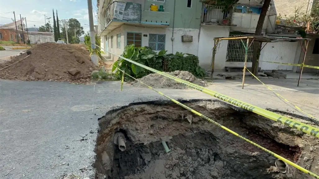 FOTOS | Mega socavón alarma en Ecatepec: vecinos viven con miedo por nuevos hundimientos