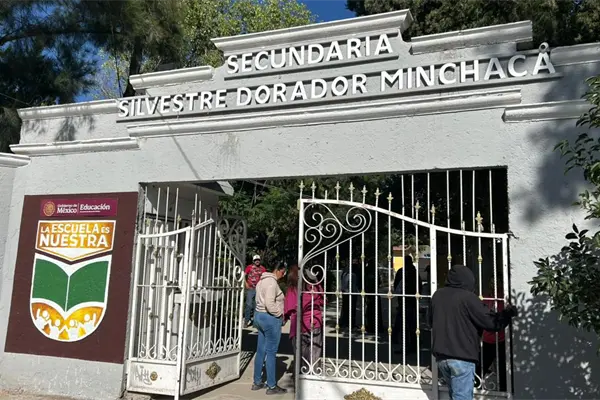 Maestros de secundaria de Durango faltan a clases por conflicto de intereses