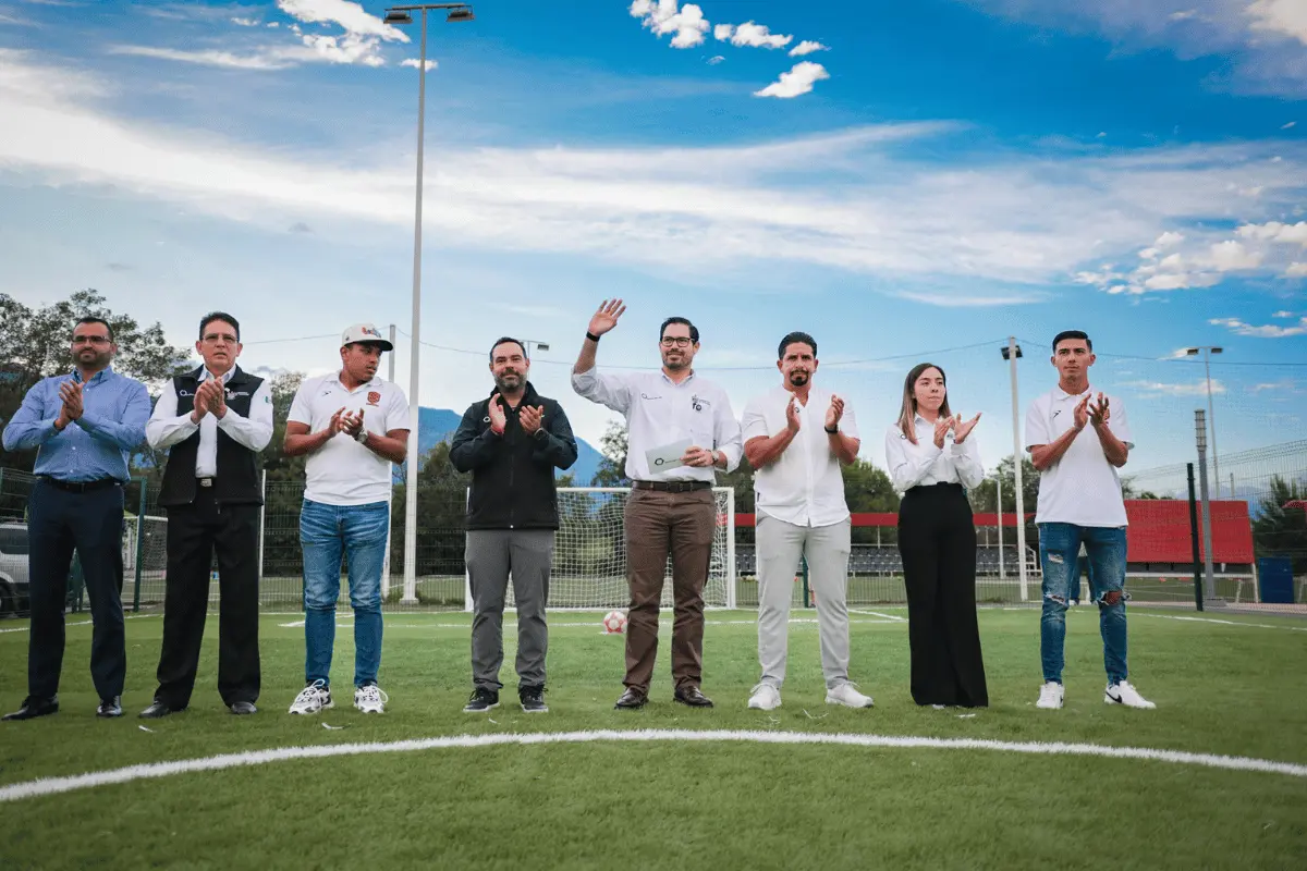 Inauguran nueva Cancha de Futbol 5 en el Gimnasio Polivalente de Santiago. Foto: Gobierno de Santiago.