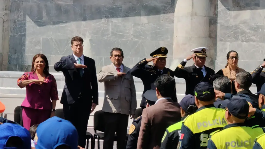 VIDEO | Clara Brugada reconoce a policías por su valentía durante la marcha del 2 de octubre