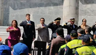 VIDEO | Clara Brugada reconoce a policías por su valentía durante la marcha del 2 de octubre