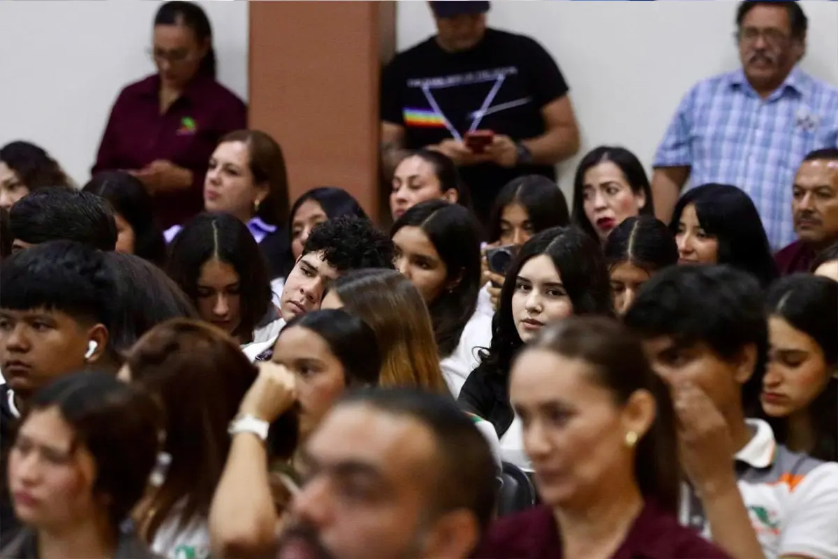 Con este convenio las y los jóvenes egresados pueden estudiar en la UABCS y los institutos tecnológicos de La Paz, Los Cabos, Mulegé y Ciudad Constitución. Foto: Cecyte.