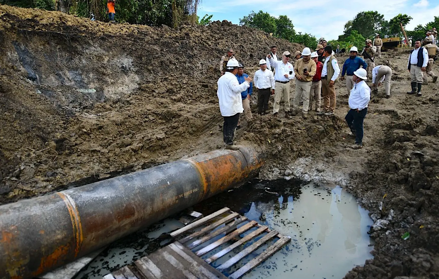Pemex refuerza operativo para contener derrame de petróleo en Veracruz. Foto: X (@Pemex)
