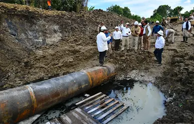 Pemex refuerza operativo para contener derrame de petróleo en Veracruz