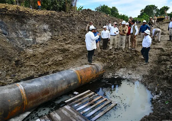 Pemex refuerza operativo para contener derrame de petróleo en Veracruz