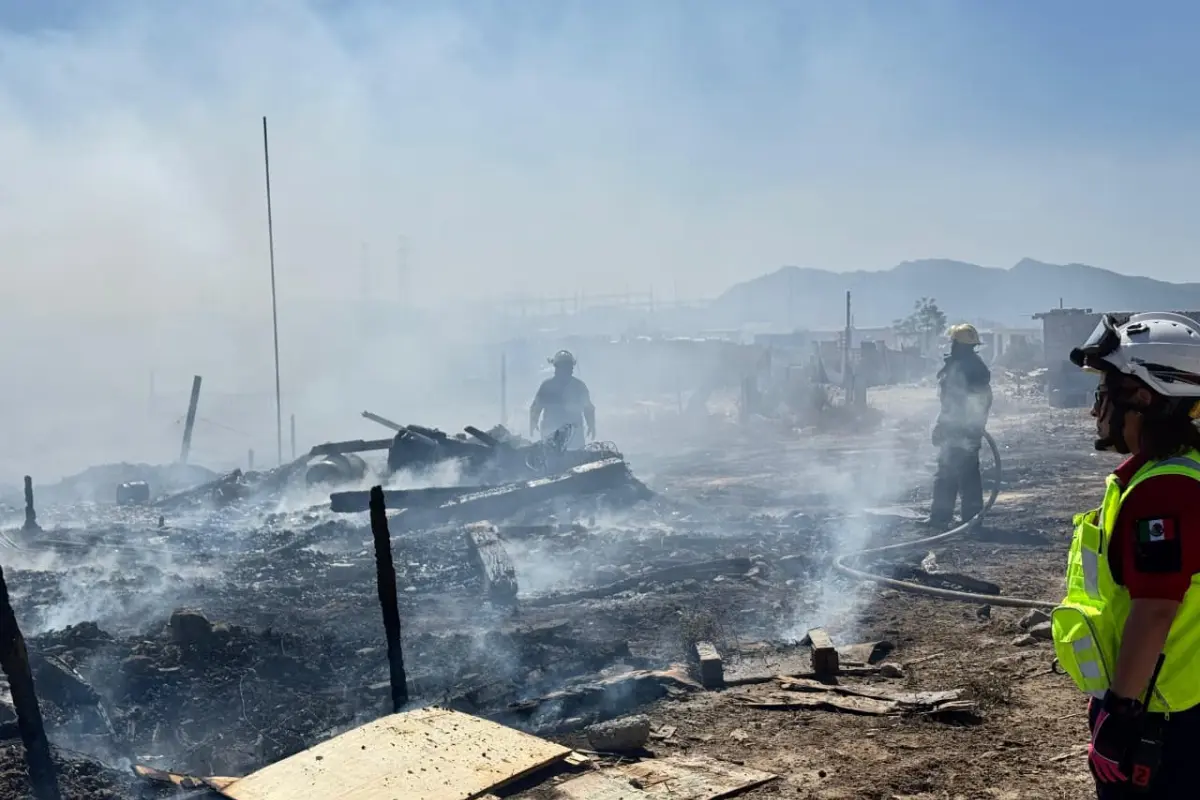Vecina del sector relató que los residentes sospechan que el incendio fue provocado por una mujer que no vive en la colonia./Foto: Marco Juárez
