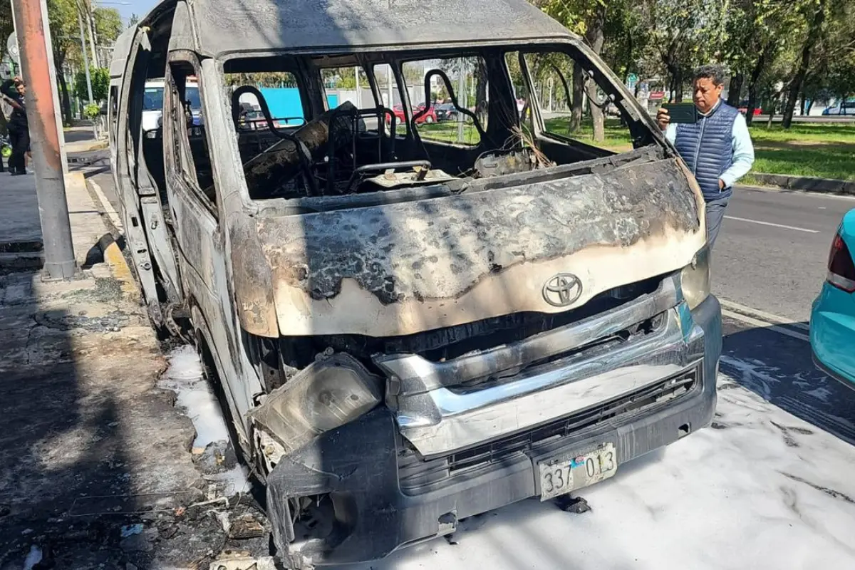 Incendio en transporte público. Foto: Ramón Ramírez
