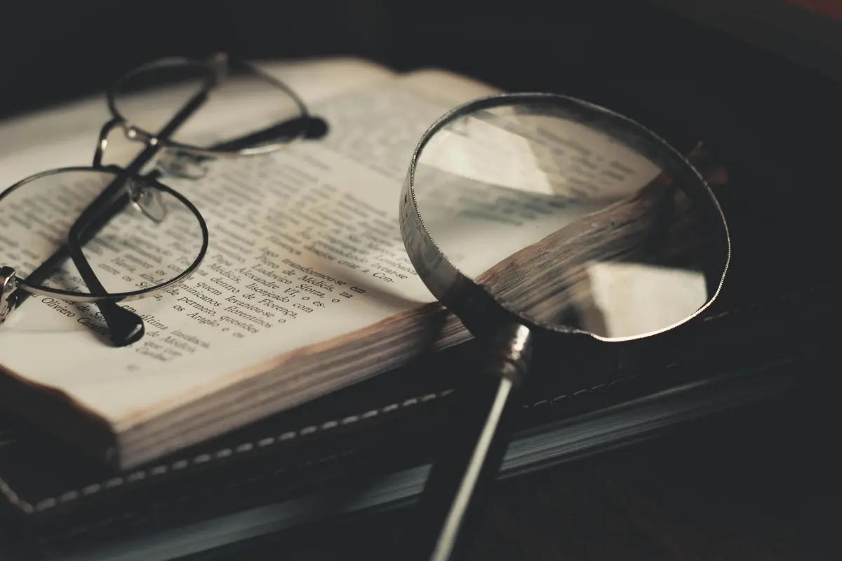 Lentes y lupa Foto: Pexels