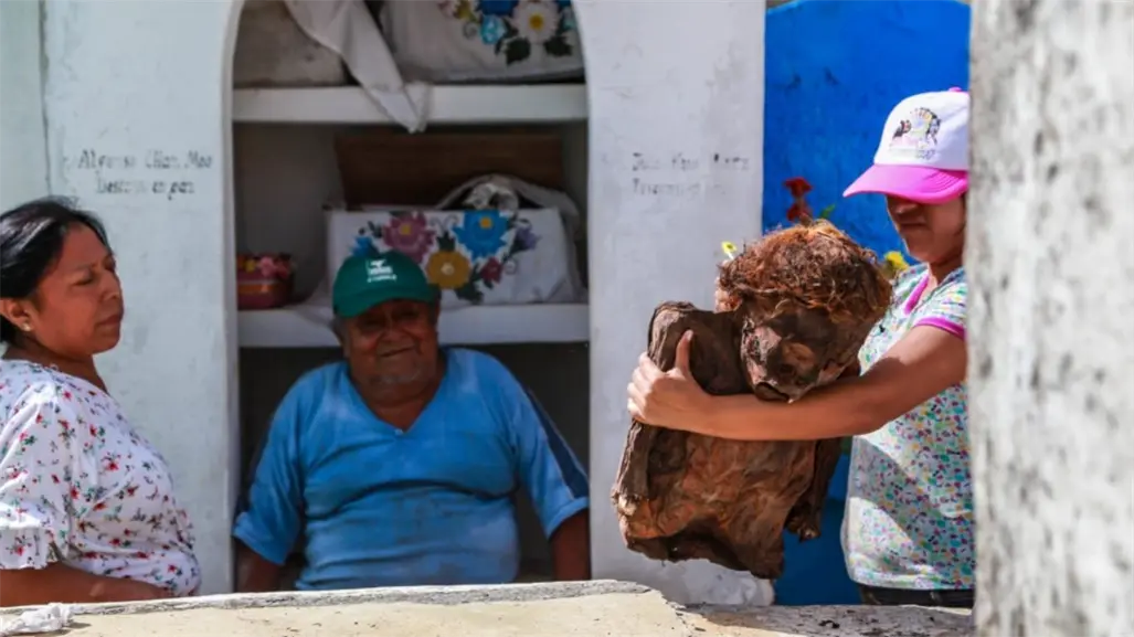 El pueblo de Campeche que limpia los huesos de sus difuntos para el Día de Muertos