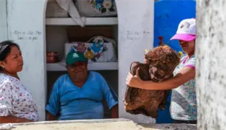 El pueblo de Campeche que limpia los huesos de sus difuntos para el Día de Muertos