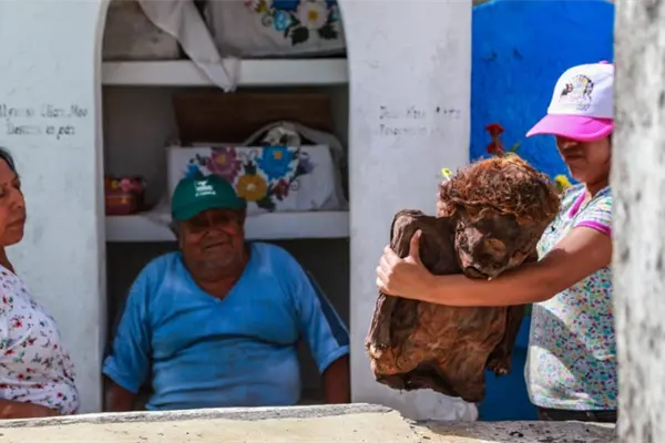 El pueblo de Campeche que limpia los huesos de sus difuntos para el Día de Muertos