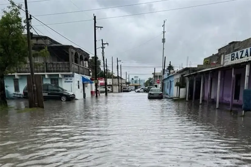 Inundación en zona urbana causada por intensas lluvias. Foto: Carlos García