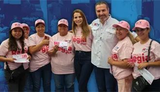 Adrián de la Garza continúa con la entrega de Tarjeta Regia Plus a 500 mujeres más en Monterrey