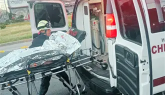 Policías de Chimalhuacán auxilian a mujer que dio a luz a bebé en plena vía pública del Edomex