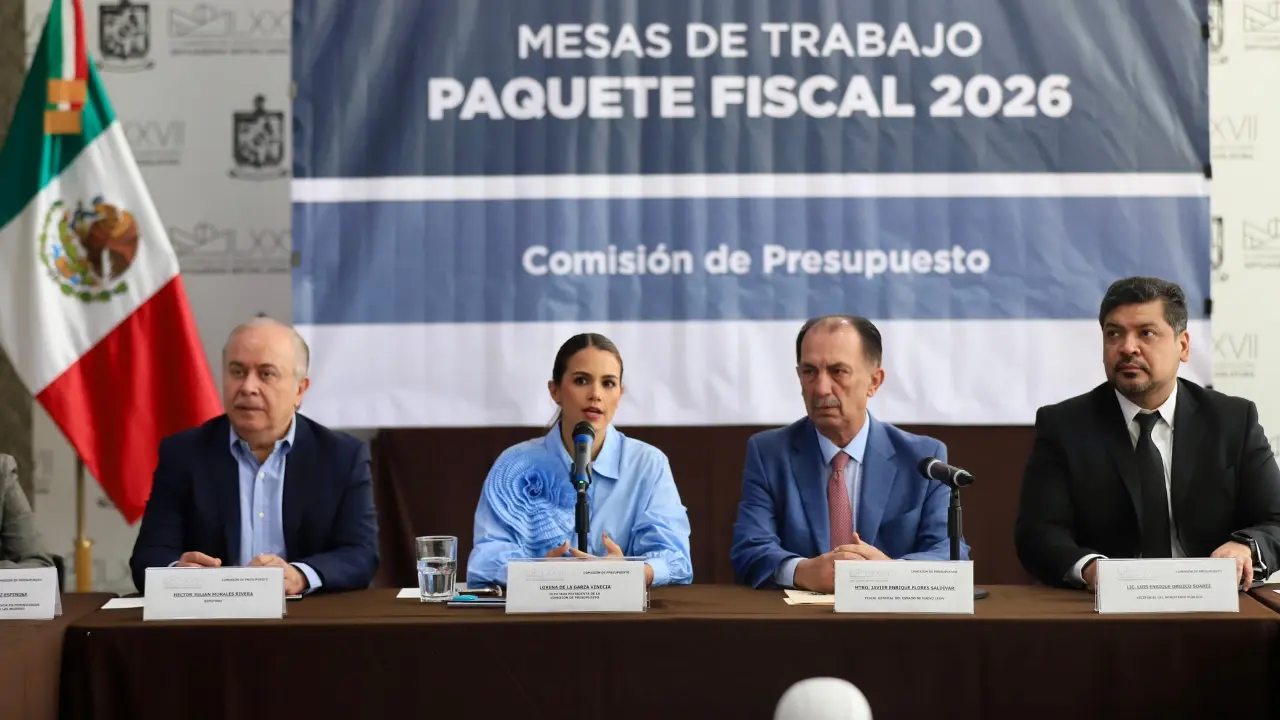 La diputada Lorena de la Garza en la mesa de trabajo para el Presupuesto 2026 en Nuevo León. Foto: Congreso de Nuevo León