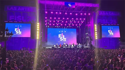 Arranca el escenario principal del Festival Santa Lucía con Hands Percussion y show de drones