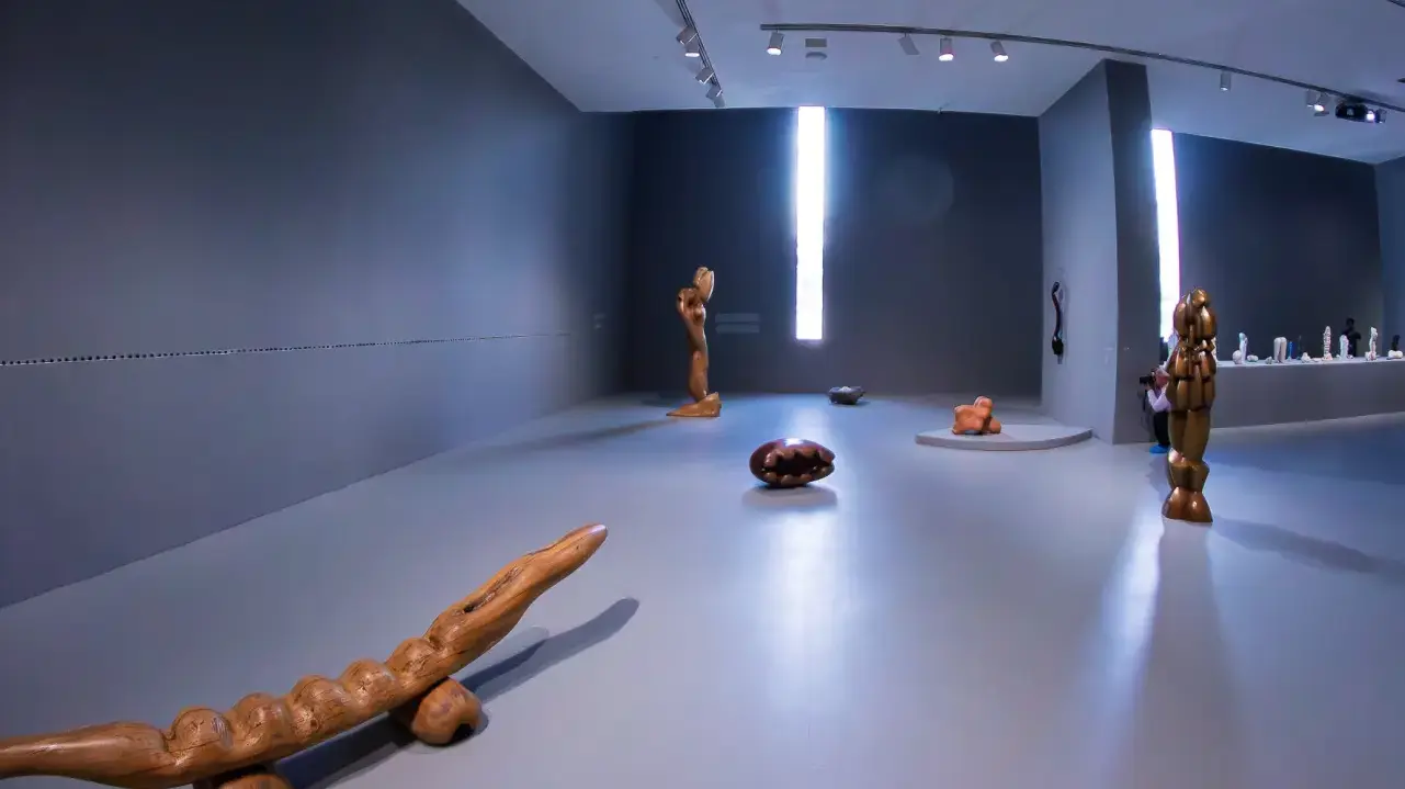 Este taller ofrece una pausa reflexiva y práctica, permitiendo a los asistentes conectar con la exposición Entre verde y agua de una manera tangible. Foto: Alex Villaseñor.