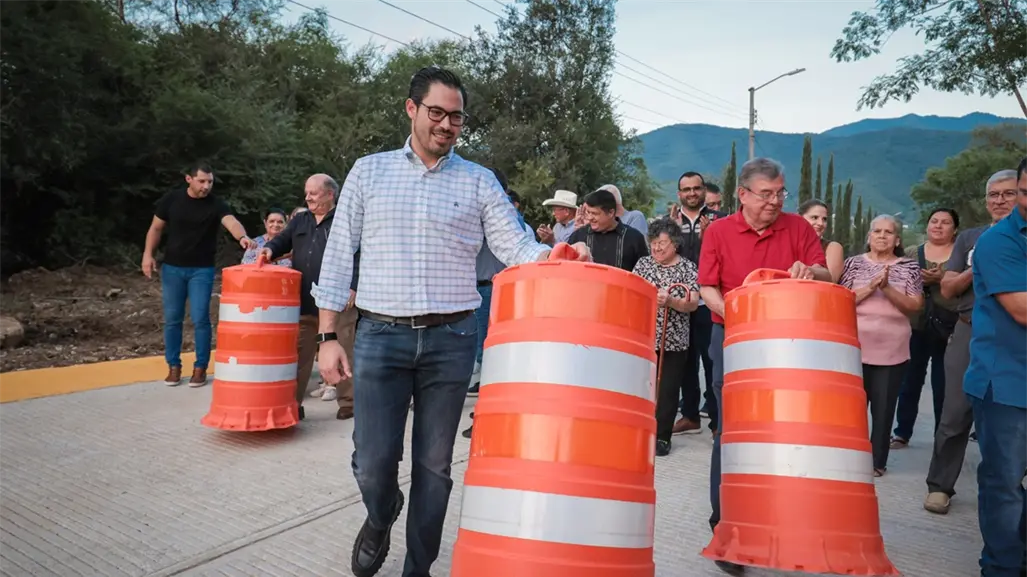 David de la Peña mejora calles y servicios básicos en la comunidad de San Pedro, en Santiago, Nuevo León