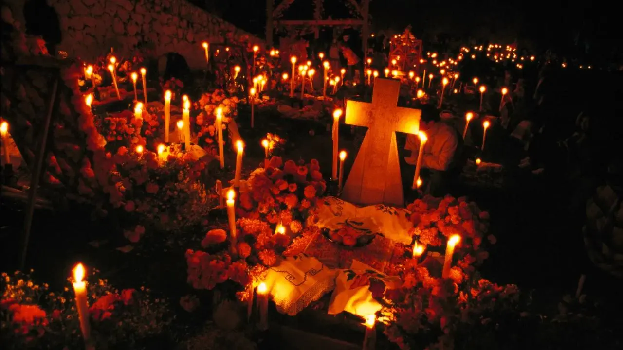 El pueblo mágico del Edomex donde Día de Muertos se vive entre grutas, cascadas y paisajes únicos. Foto: Canva