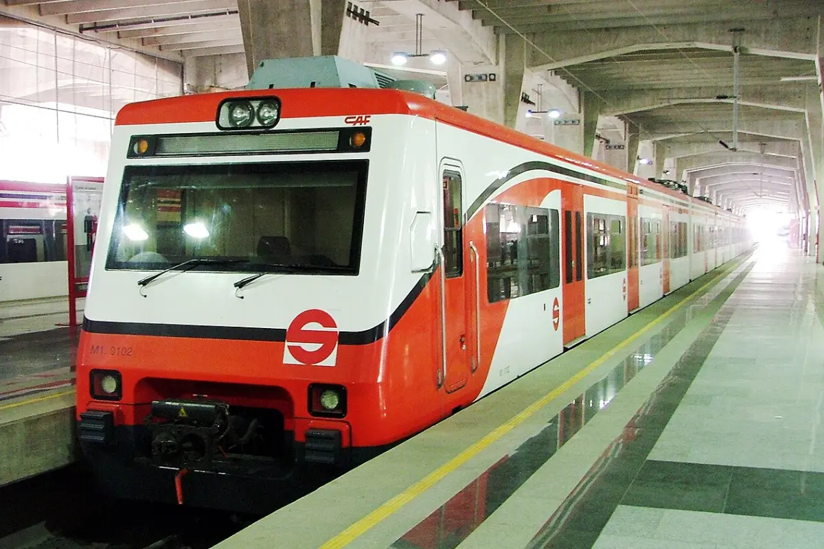 Tren Suburbano estación Buenavista. Foto: Wikipedia | Canva