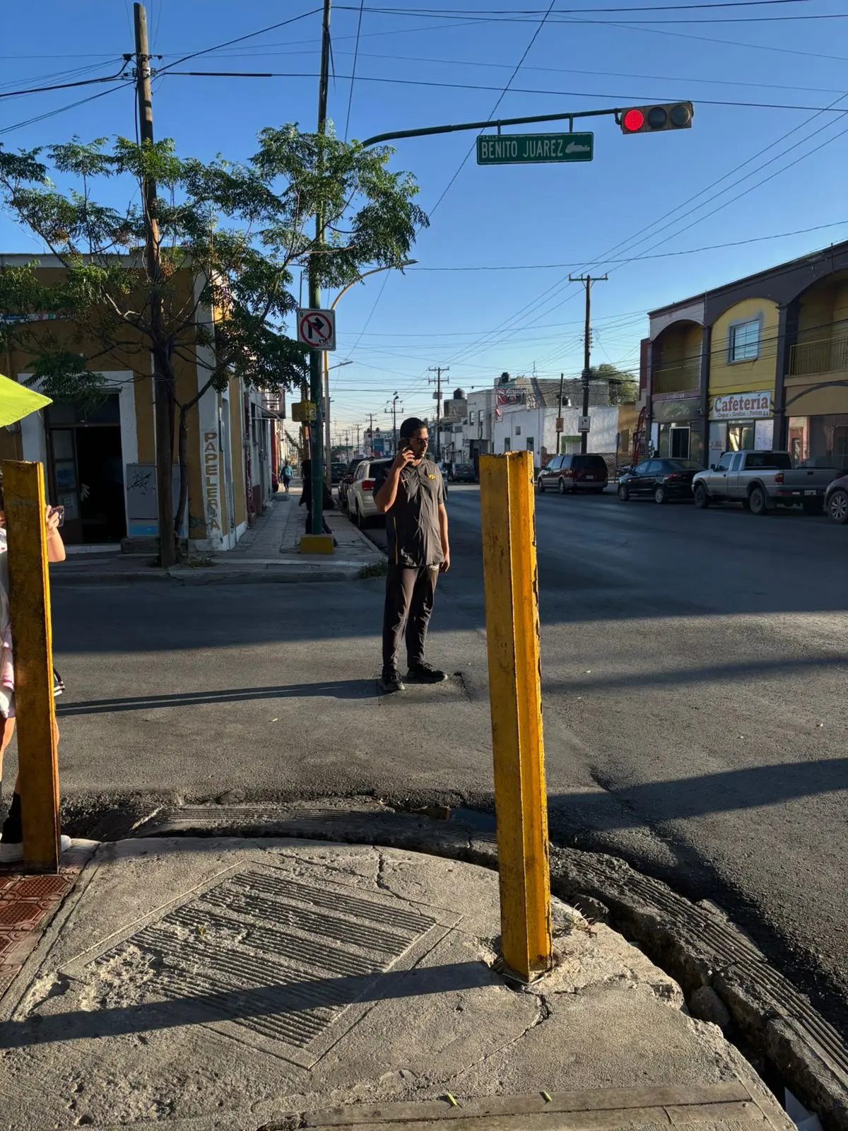 La directora comentó que algunos padres identificaron al hombre captado en las fotografías como una persona que presuntamente padece de sus facultades mentales. /Foto: Cortesía