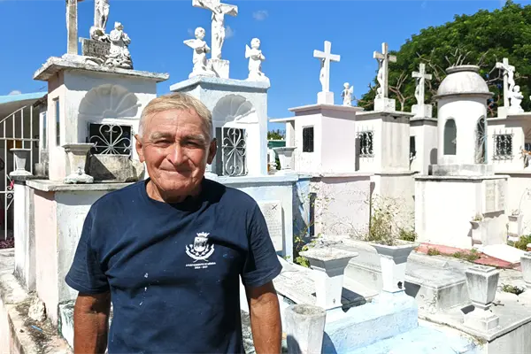 Janal Pixán 2025: la vida entre tumbas de don Sergio, sepulturero del Cementerio General de Mérida Janal Pixán 2025: la vida entre tumbas de don Sergio, sepulturero del Cementerio General de Mérida