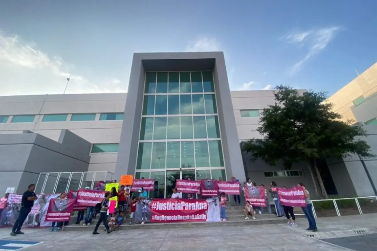 La tragedia de esta menor, cuya familia denunció presunta negligencia médica, abrió un debate urgente sobre la calidad, regulación y transparencia en los servicios médicos privados. Foto: #JusticiaParaAna